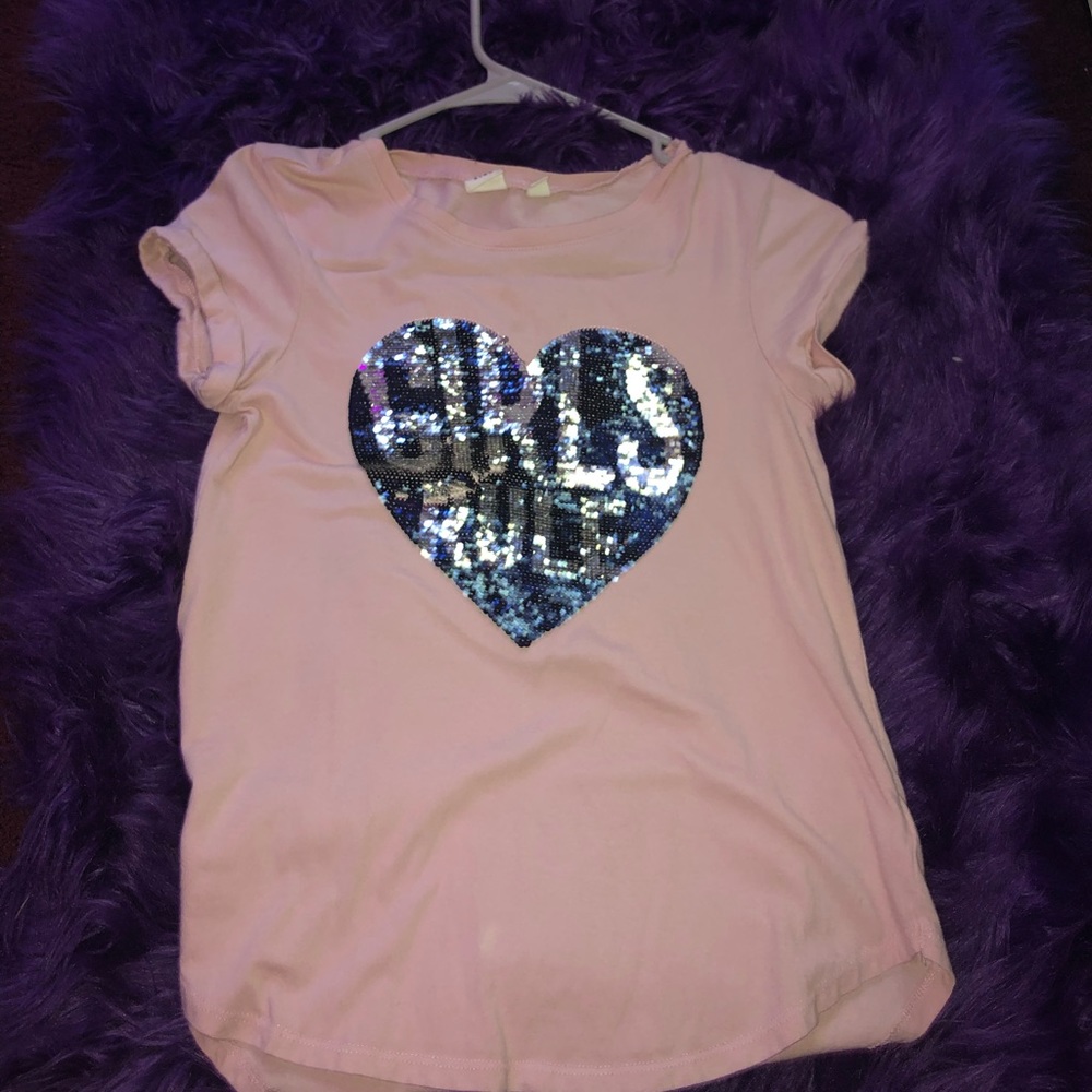 This shirt is really nice it’s pink and it has flip sequence!